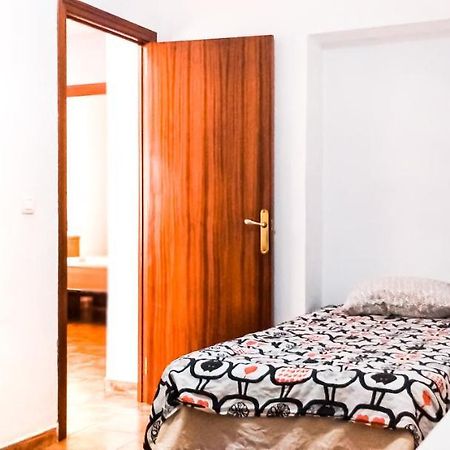 Room For Men in Malaga Center, Window to Road, Apartment Homestay - Habitación para hombres, Ventanas a la careterra, Alojamiento en Apartamento Exterior foto