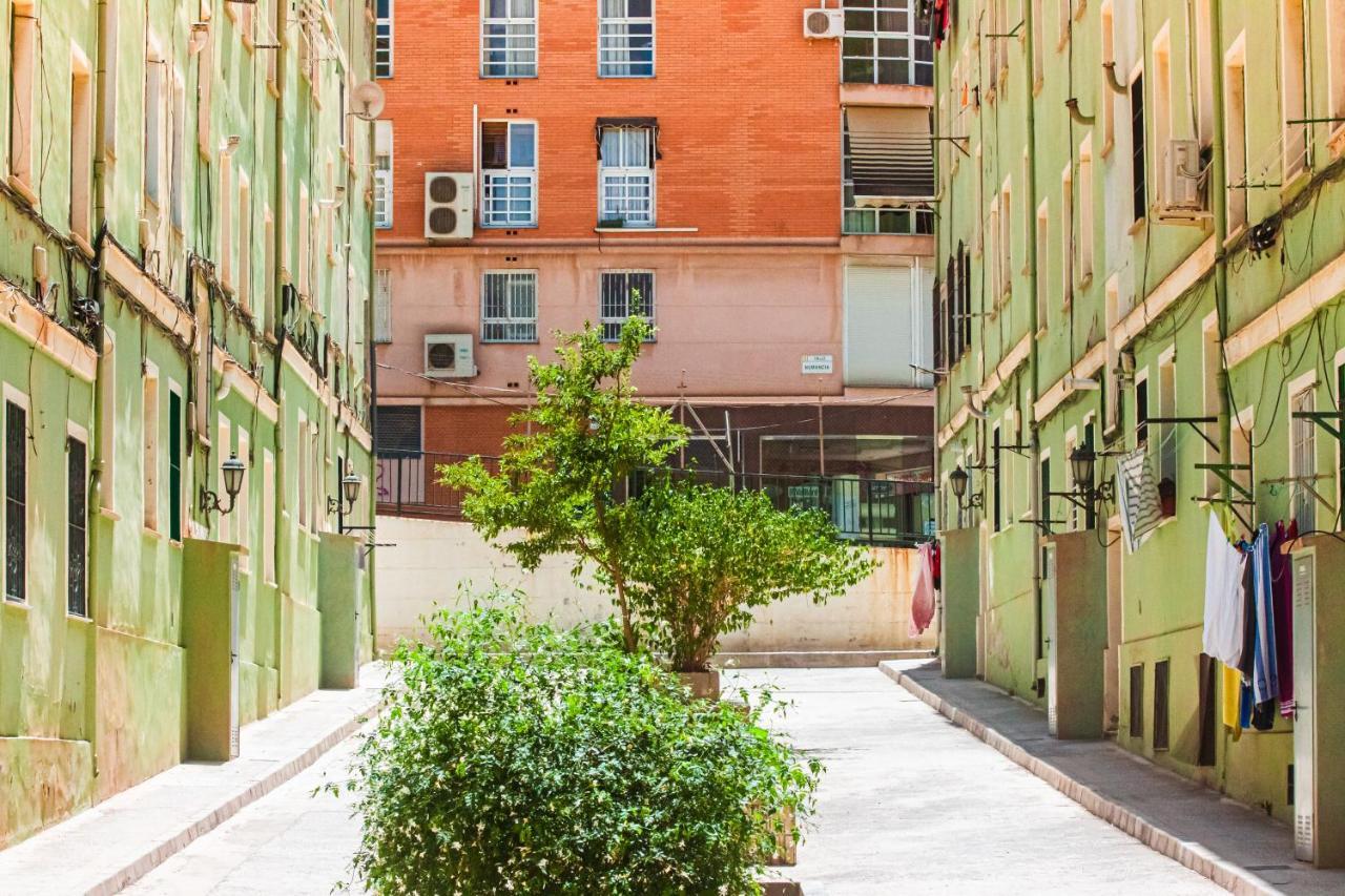 Room For Men in Malaga Center, Window to Road, Apartment Homestay - Habitación para hombres, Ventanas a la careterra, Alojamiento en Apartamento Exterior foto